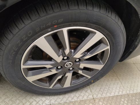 Used 2021 Nissan Versa SV FWD image 31