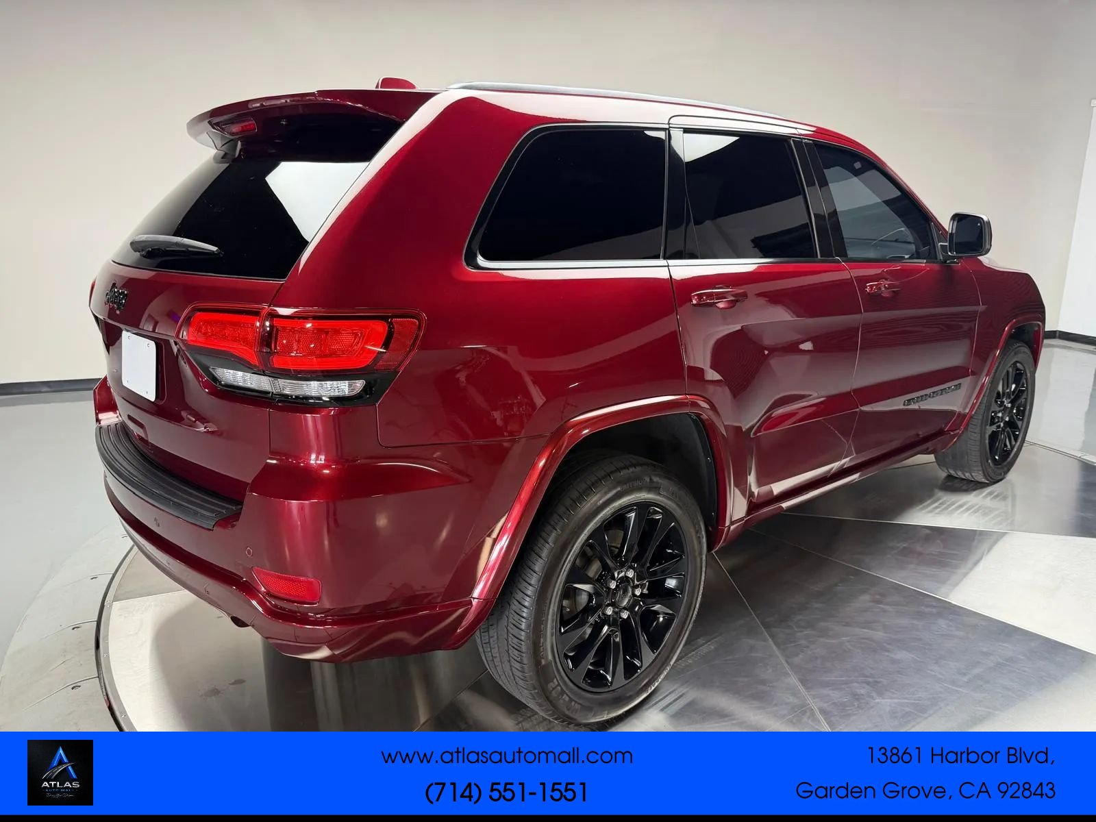 Used 2021 Jeep Grand Cherokee Laredo X AWD/4WD image 2