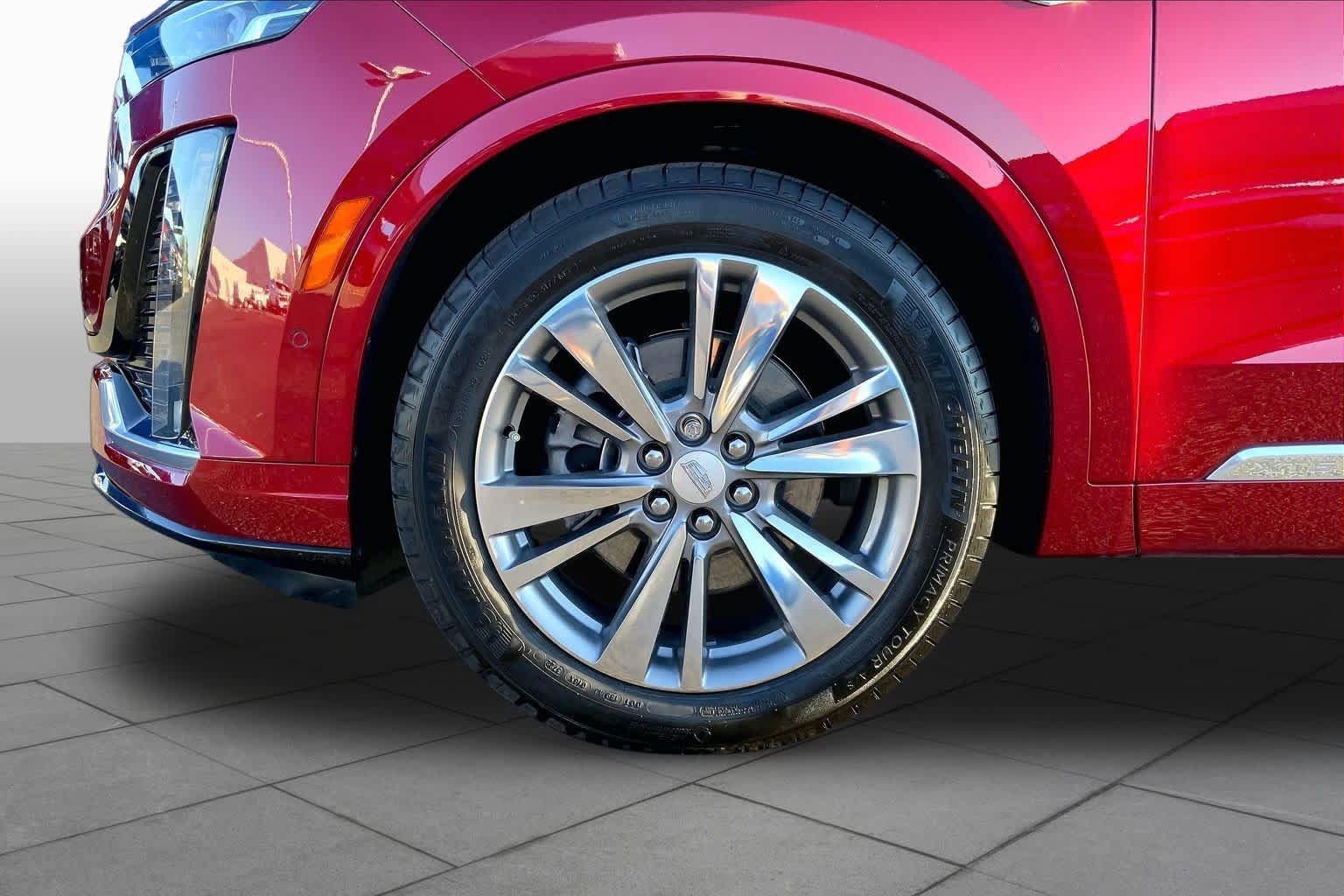 Used 2023 Cadillac XT6 Premium Luxury w/ Technology Package FWD image 10