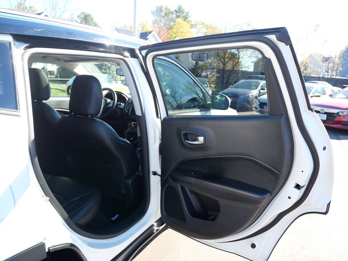Used 2018 Jeep Compass Limited w/ Navigation Group AWD/4WD image 31