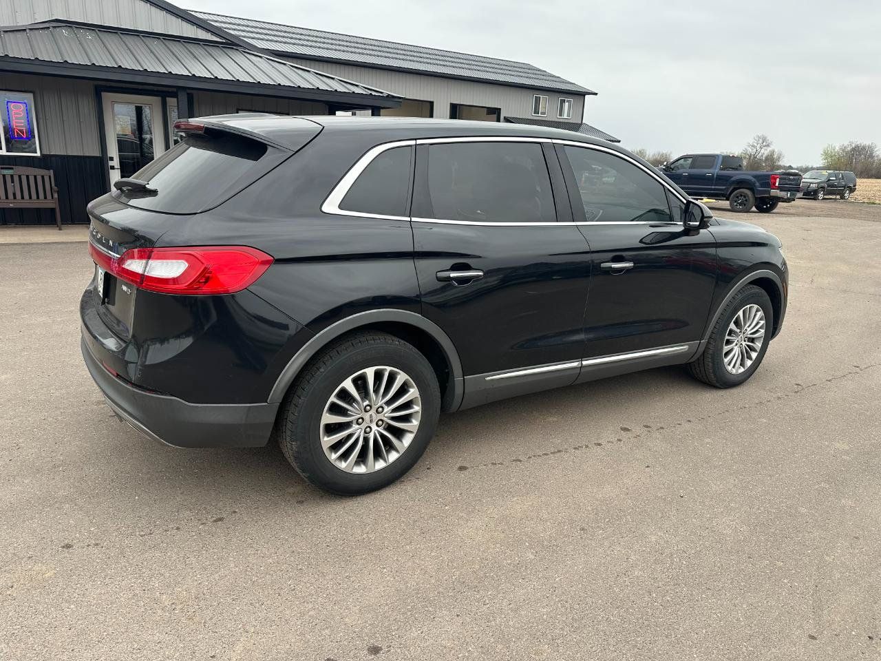 Used 2016 Lincoln MKX Select w/ Select Plus Package AWD/4WD image 7