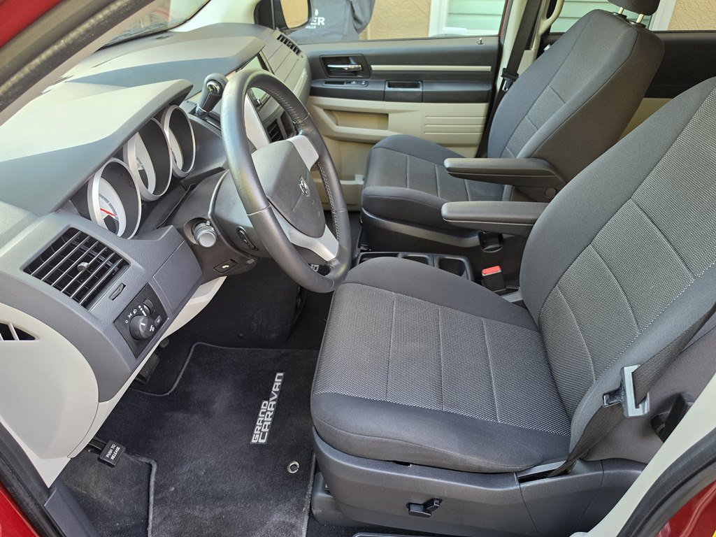 Used 2009 Dodge Grand Caravan SXT w/ Entertainment Group 2 FWD image 33