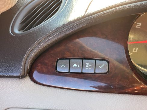 Used 2011 Buick Lucerne Super image 30