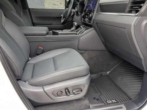Used 2025 Lexus GX 550 AWD/4WD image 23