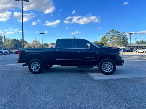 Used 2019 GMC Sierra 2500 Denali w/ Duramax Plus Package image 4