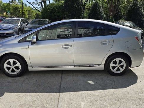 Used 2013 Toyota Prius Two FWD image 2