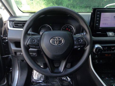 Used 2022 Toyota RAV4 XLE w/ Convenience Package AWD/4WD image 11
