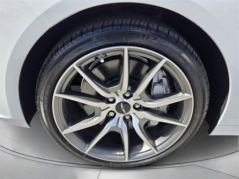 Used 2025 Genesis G70 2.5T image 9