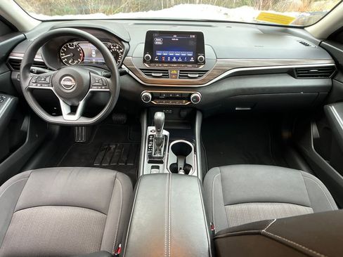 Used 2024 Nissan Altima 2.5 SV image 13