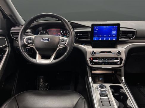 Used 2023 Ford Explorer XLT image 5