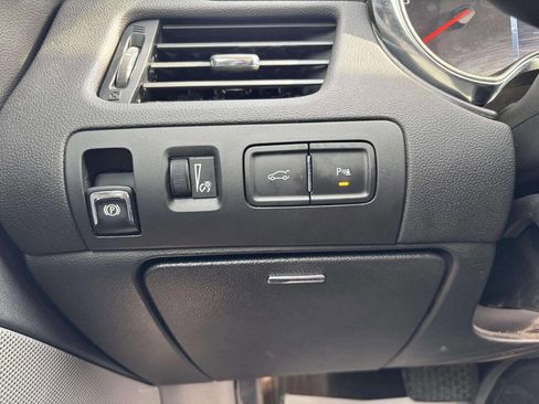 Used 2015 Chevrolet Impala LT w/ Convenience Package image 26