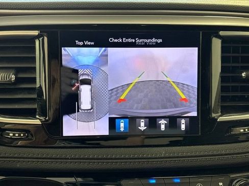 Used 2019 Chrysler Pacifica Limited w/ Tire & Wheel Group FWD image 15