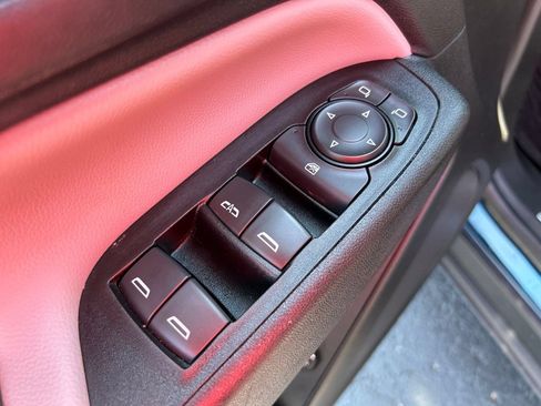 Used 2019 Chevrolet Equinox Premier FWD image 17