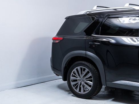 Used 2022 Nissan Pathfinder SL w/ SL Premium Package image 11