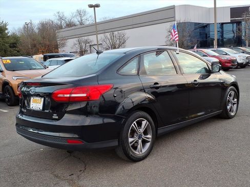 Used 2018 Ford Focus SE w/ SE Appearance Package image 6