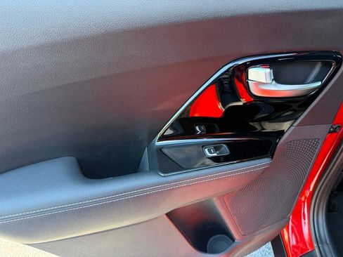 Used 2022 Kia Niro LXS image 27