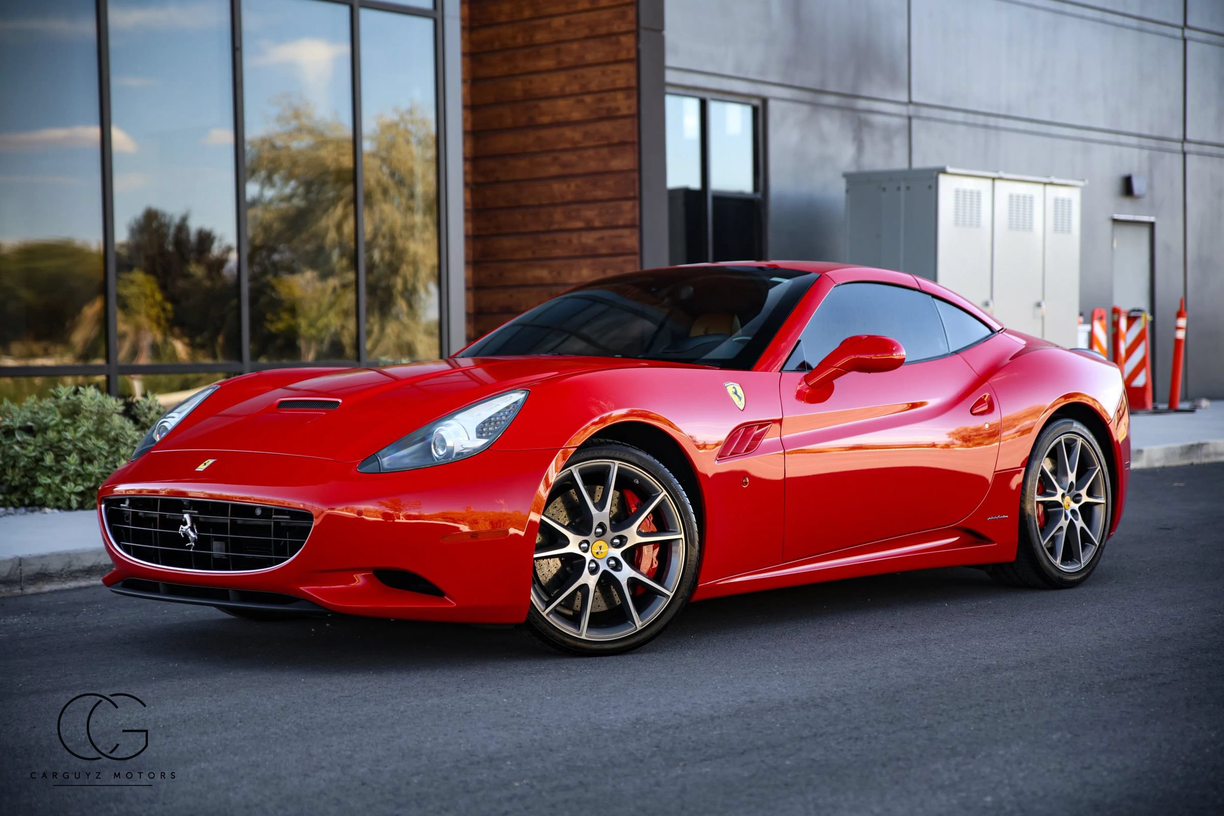Used 2014 Ferrari California RWD image 3