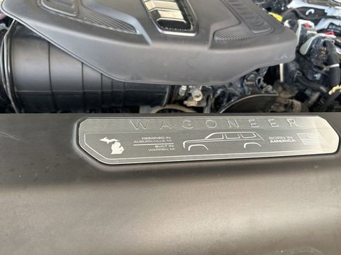 Used 2023 Jeep Wagoneer Series III w/ Preferred Equipment Group image 13