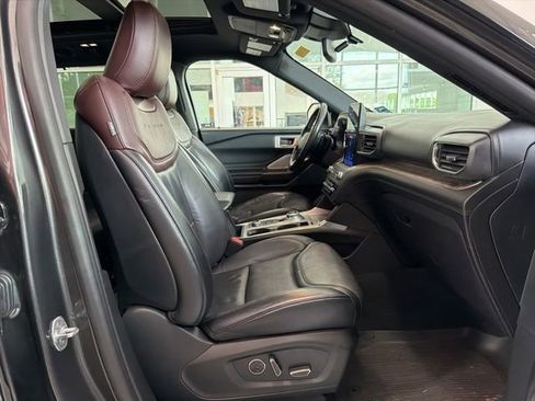 Used 2020 Ford Explorer Platinum w/ Premium Technology Package AWD/4WD image 16