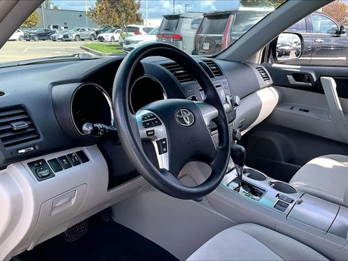 Used 2012 Toyota Highlander FWD image 15