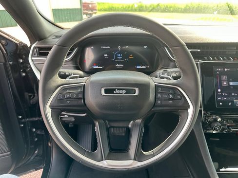 Used 2024 Jeep Grand Cherokee Altitude AWD/4WD image 14