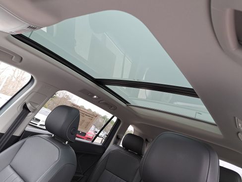 Certified 2023 Volkswagen Tiguan SE w/ Panoramic Sunroof Package image 28