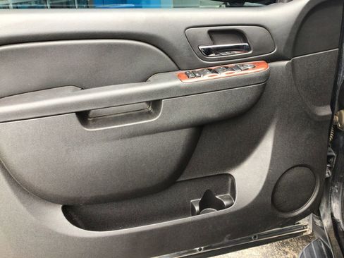 Used 2014 Chevrolet Suburban LS image 10