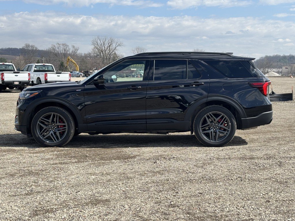 New 2026 Ford Explorer ST-Line w/ ST-Line Street Pack AWD/4WD image 6