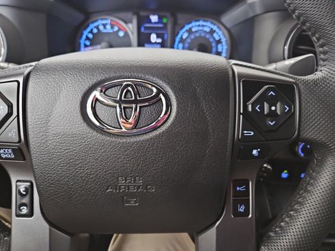 Used 2021 Toyota Tacoma TRD Off-Road w/ TRD Premium Off Road Package image 17