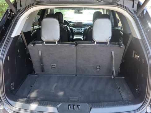 Used 2021 Ford Explorer XLT w/ Equipment Group 202A AWD/4WD image 14