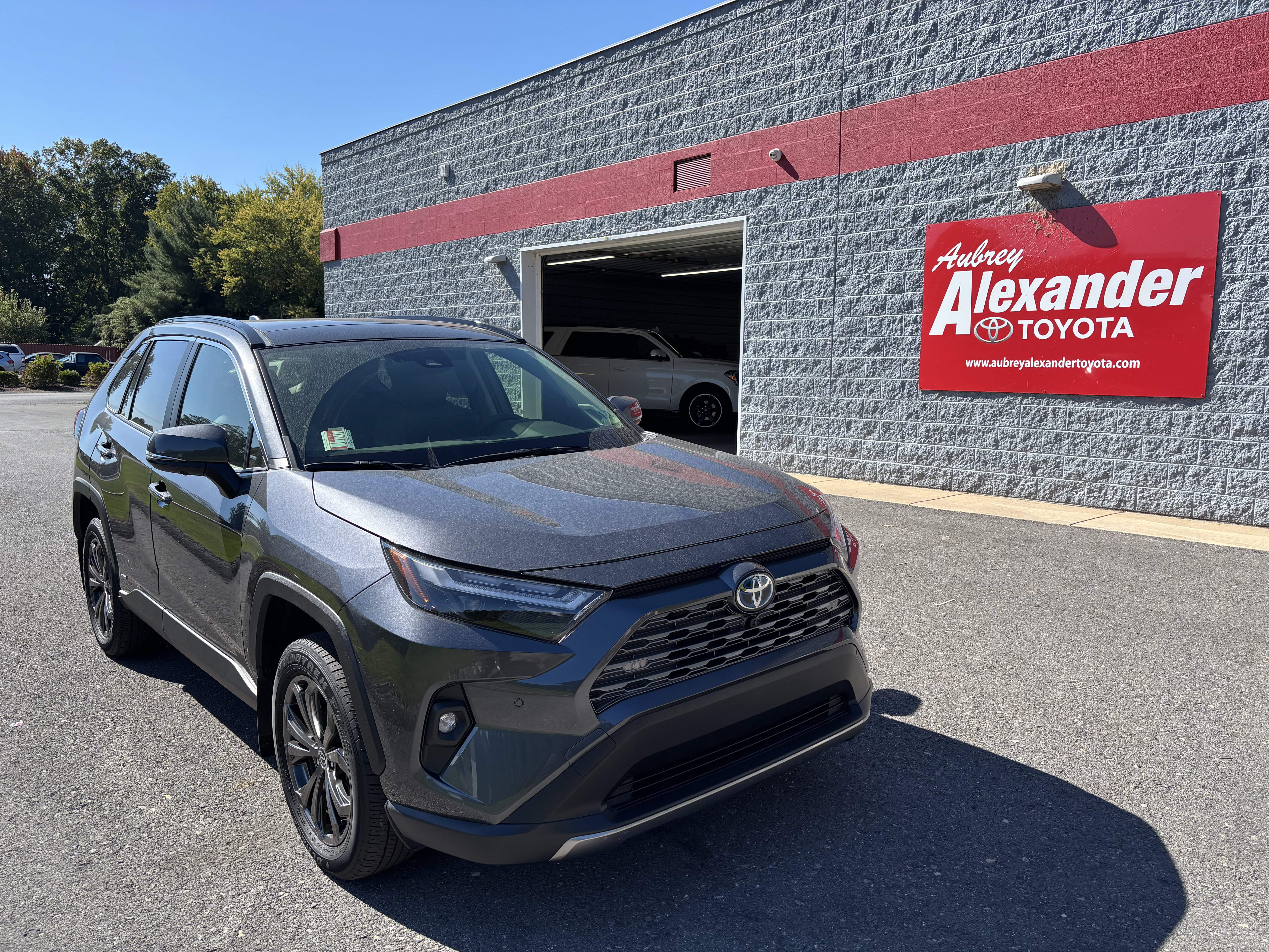 Used 2024 Toyota RAV4 Limited w/ Advanced Technology Package AWD/4WD image 1