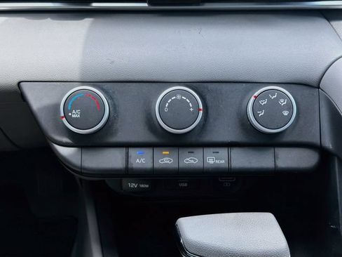 Used 2021 Hyundai Elantra SE FWD image 32