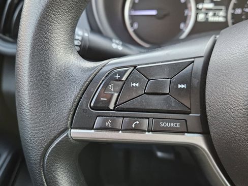 Used 2022 Nissan Kicks S image 12