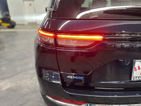 Used 2022 Jeep Grand Cherokee Limited 4xe image 10