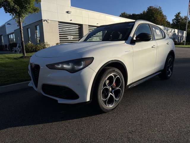 New 2026 Alfa Romeo Stelvio Sprint w/ Convenience Package AWD/4WD image 4