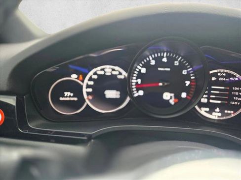 Used 2021 Porsche Cayenne Coupe image 9