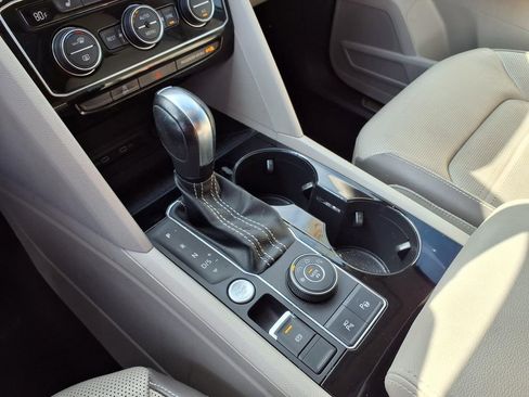 Used 2021 Volkswagen Atlas SEL Premium image 10