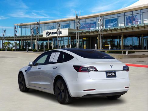 Used 2023 Tesla Model 3 Standard Range image 4