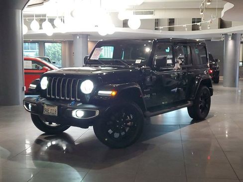 Used 2022 Jeep Wrangler Unlimited Sahara w/ Cold Weather Group image 34