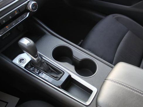 Used 2025 Nissan Altima 2.5 SV image 21