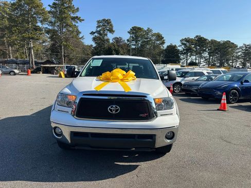 Used 2012 Toyota Tundra SR5 w/ SR5 Pkg image 3