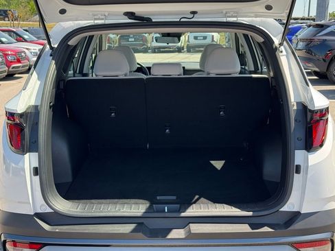 Used 2025 Hyundai Tucson SE image 13