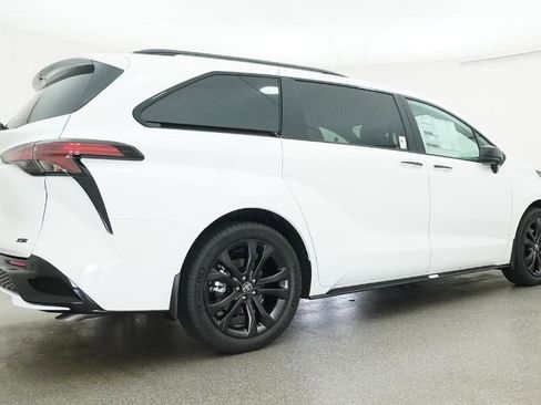 New 2026 Toyota Sienna XSE FWD image 25