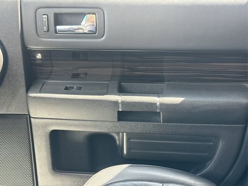 Used 2013 Ford Flex SEL FWD image 29