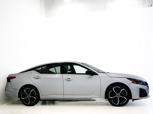 Used 2024 Nissan Altima 2.5 SR FWD image 4