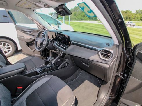 Used 2025 Chevrolet TrailBlazer LT AWD/4WD image 16