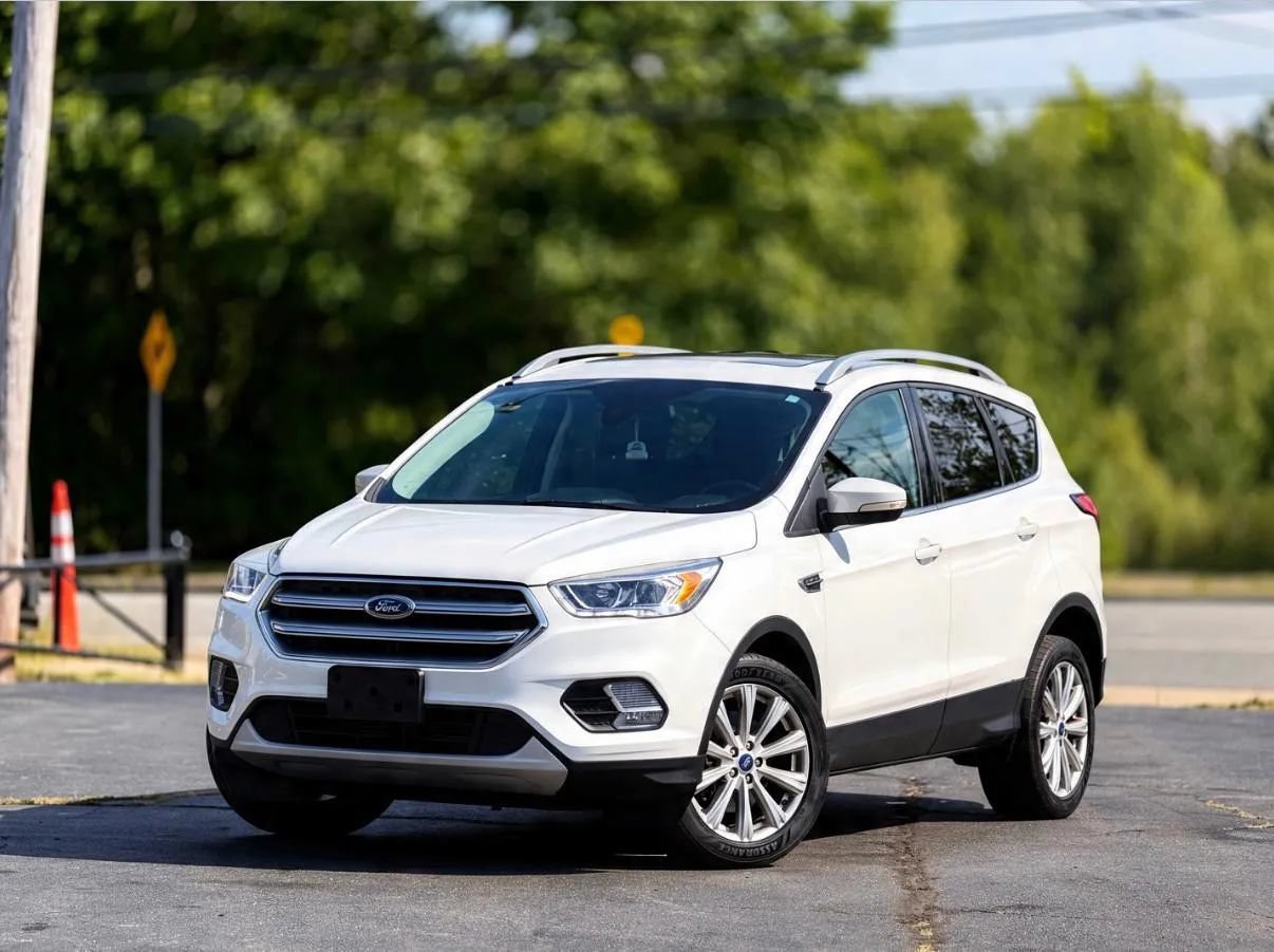 Used 2017 Ford Escape Titanium AWD/4WD image 30