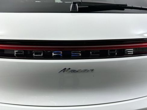 Used 2025 Porsche Macan image 35