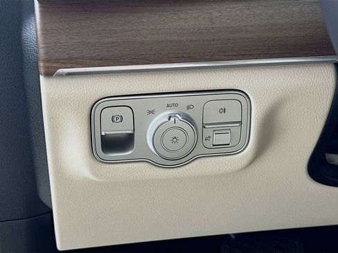 New 2026 Mercedes-Benz GLS 450 4MATIC image 11