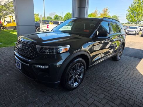 Used 2023 Ford Explorer XLT w/ Equipment Group 202A AWD/4WD image 5